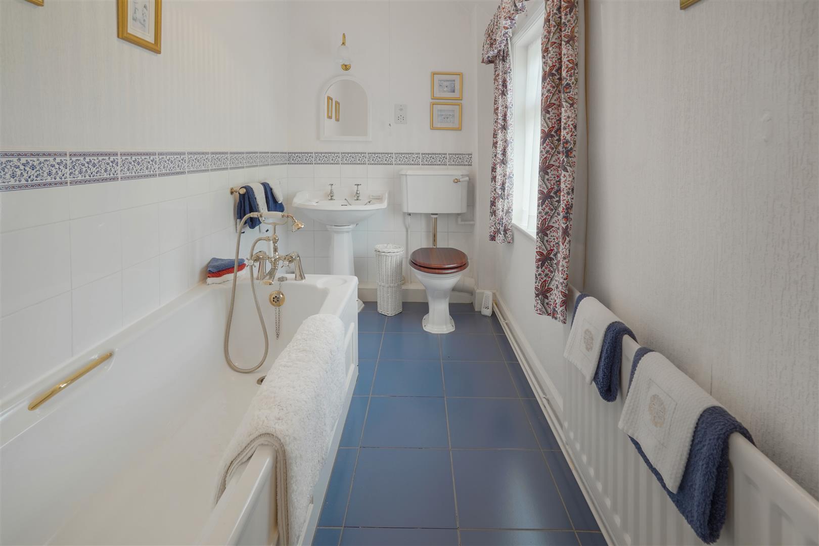 Rectory Lane Rettendon 2 Bed, 2 Bath Property For Sale in Rectory Lane, CV13