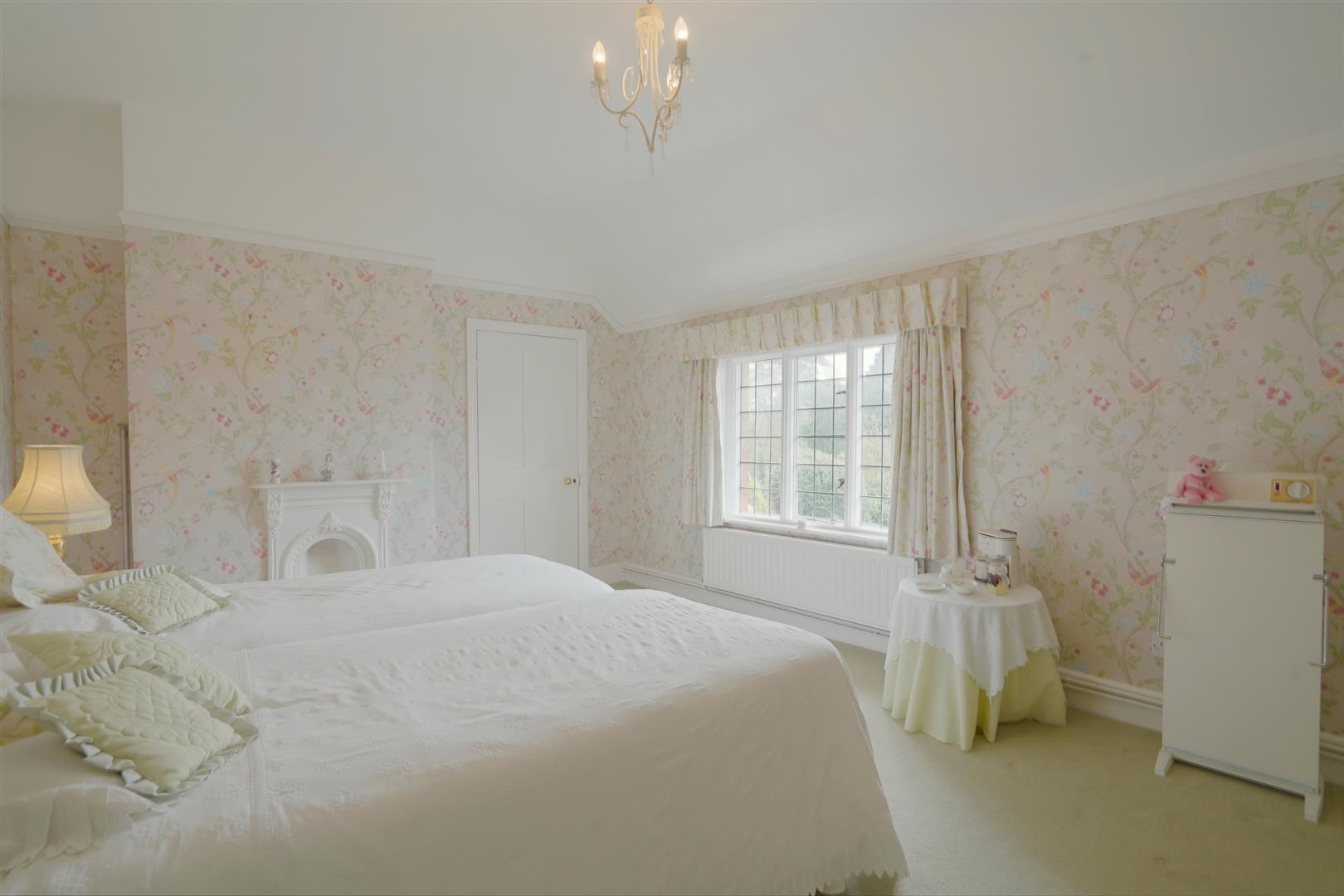 Rectory Lane Rettendon 2 Bed, 2 Bath Property For Sale in Rectory Lane, CV13