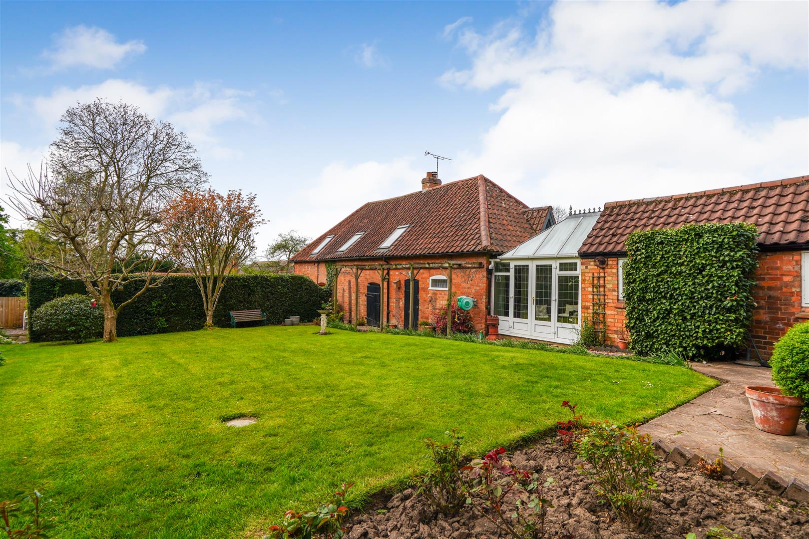 Rectory Lane Rettendon 2 Bed, 2 Bath Property For Sale in Rectory Lane, CV13